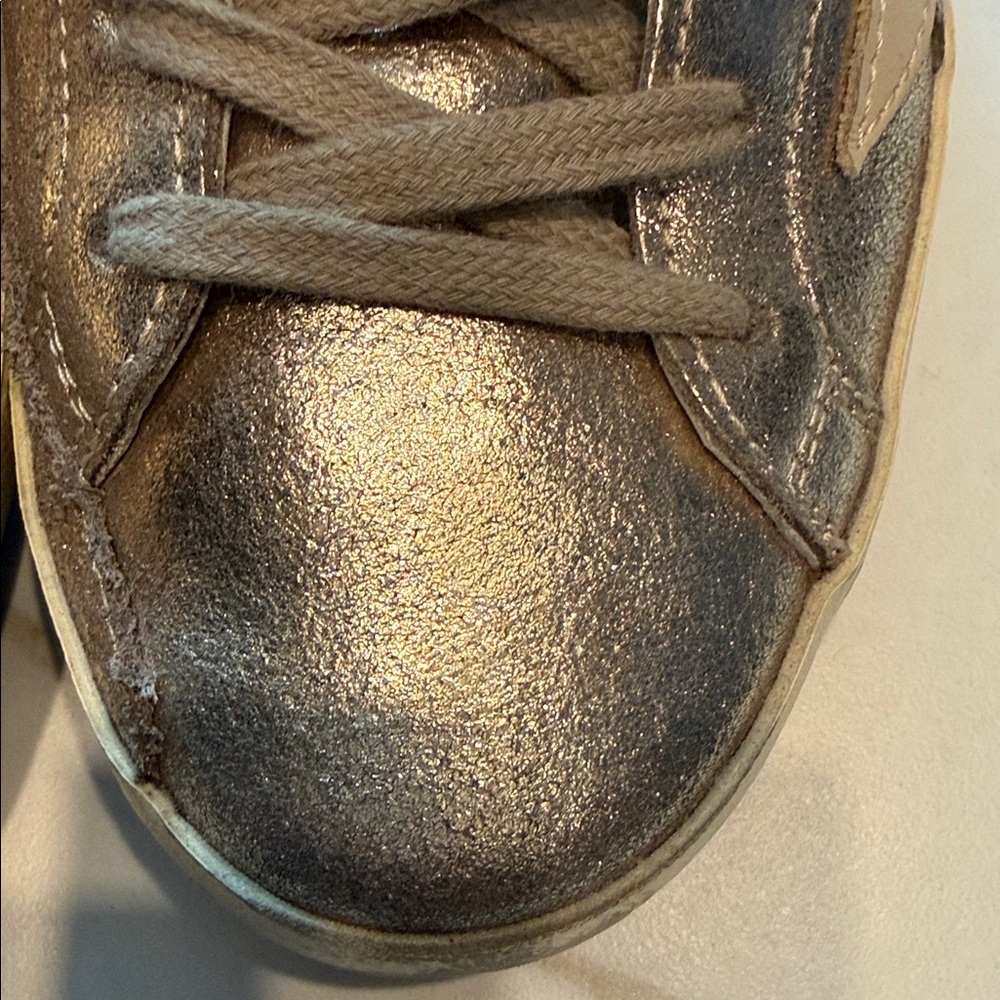 Golden Goose Metallic Gold Low-Top Sneakers with Shearling Collar - Picture 2 of 8
